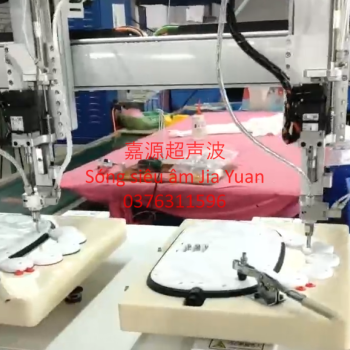 Máy bắn vít tự động